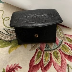 CHANEL: Black, Caviar Leather "CC" Logo Medium Folding Wallet (on)